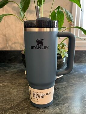 *NWT* Stanley Stainless Steel H2.0 Flowstate Quencher Tumbler 30 oz